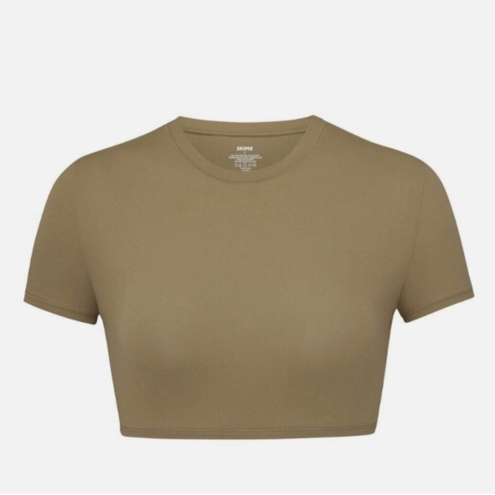 *SOLD* NWOT SKIMS Fits Everybody Super Cropped T-shirt - 3X